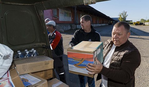 Оренбургский депутат собрал машину гумпомощи